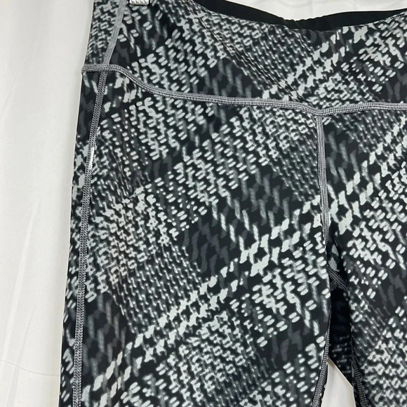 Athleta  Great Condition Reversible Legging - Picture 4 of 9